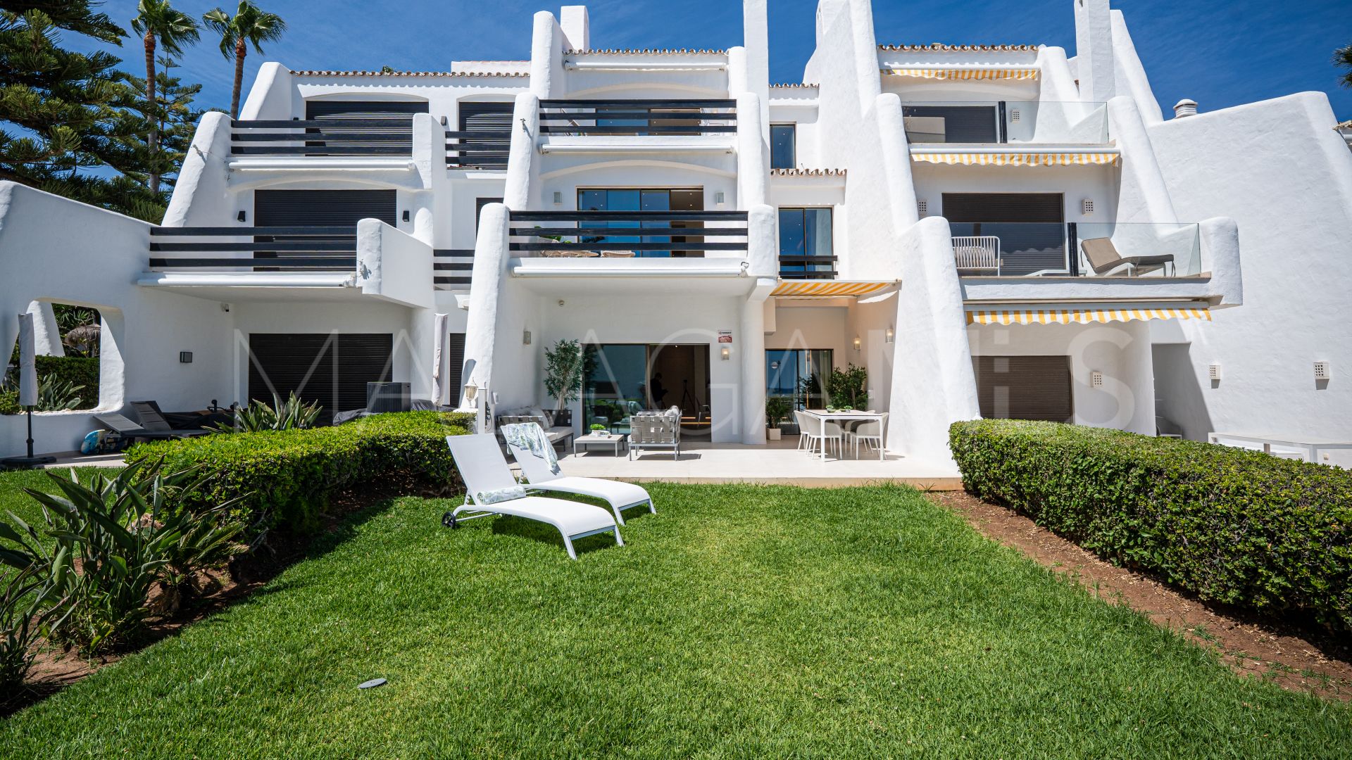 Maison de ville for sale in Beach Side Golden Mile