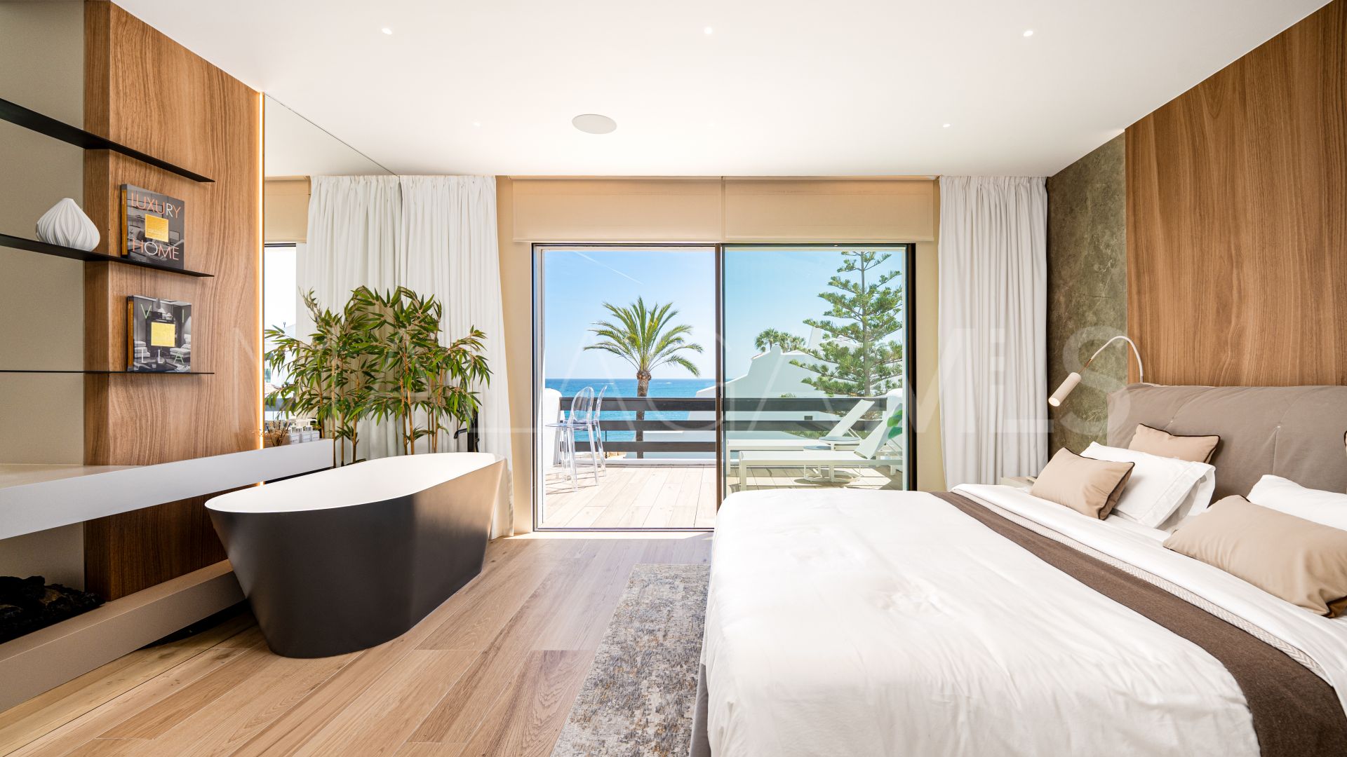 Maison de ville for sale in Beach Side Golden Mile
