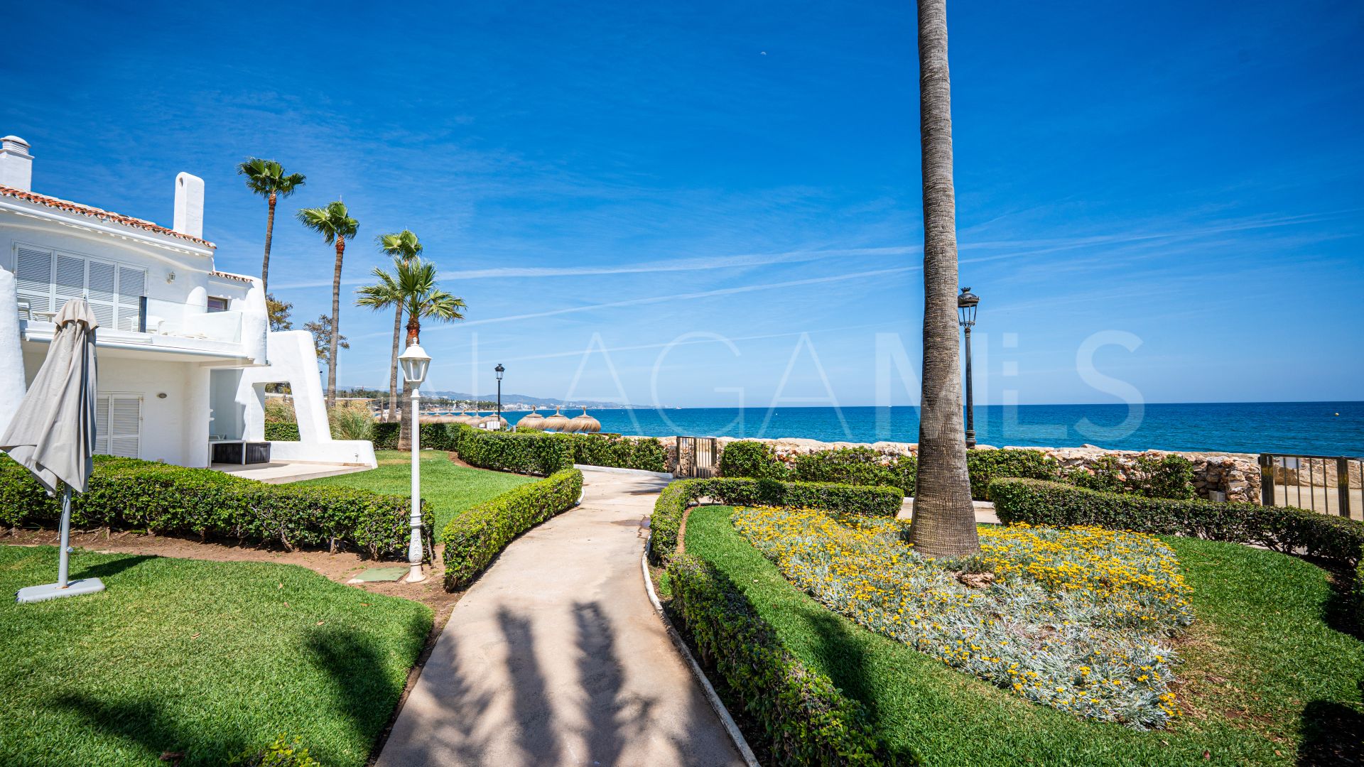Maison de ville for sale in Beach Side Golden Mile
