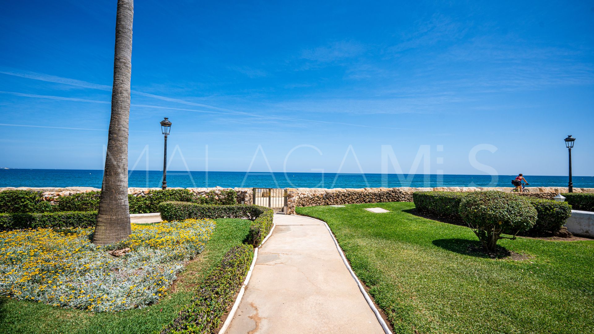 Maison de ville for sale in Beach Side Golden Mile