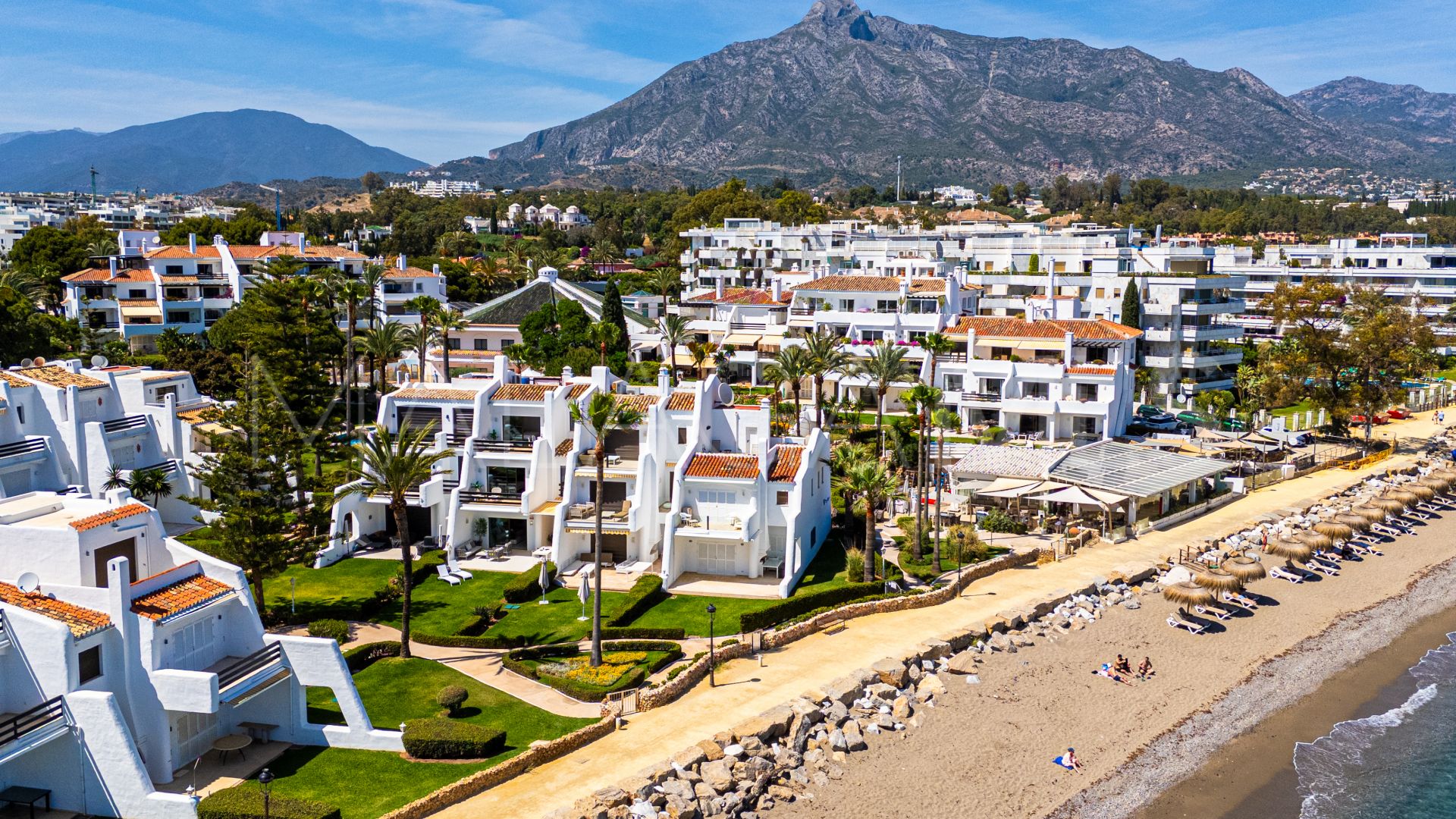 Maison de ville for sale in Beach Side Golden Mile