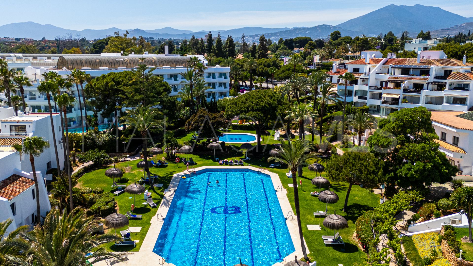 Maison de ville for sale in Beach Side Golden Mile