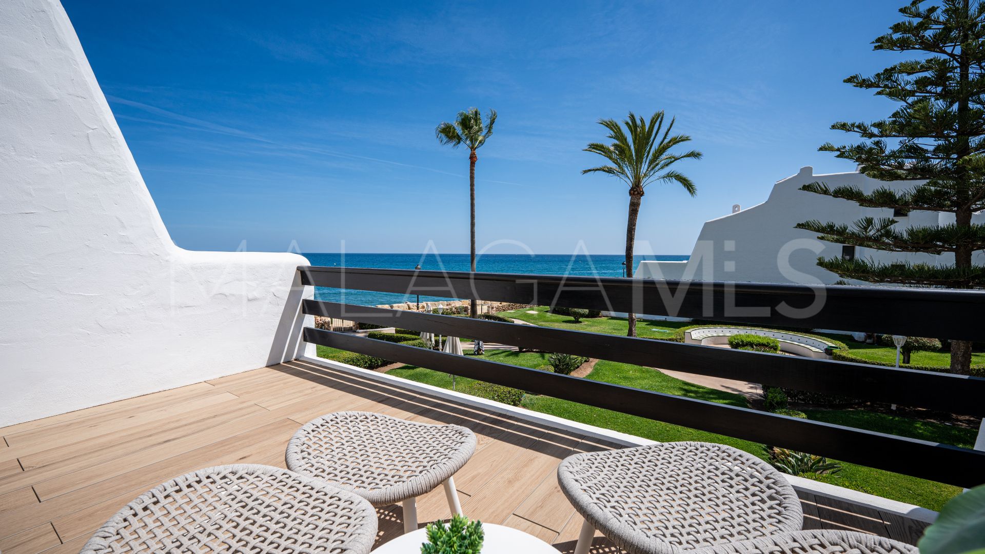 Maison de ville for sale in Beach Side Golden Mile