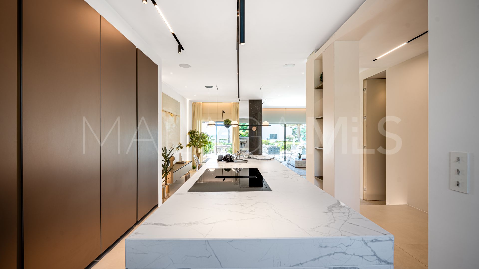 Maison de ville for sale in Beach Side Golden Mile