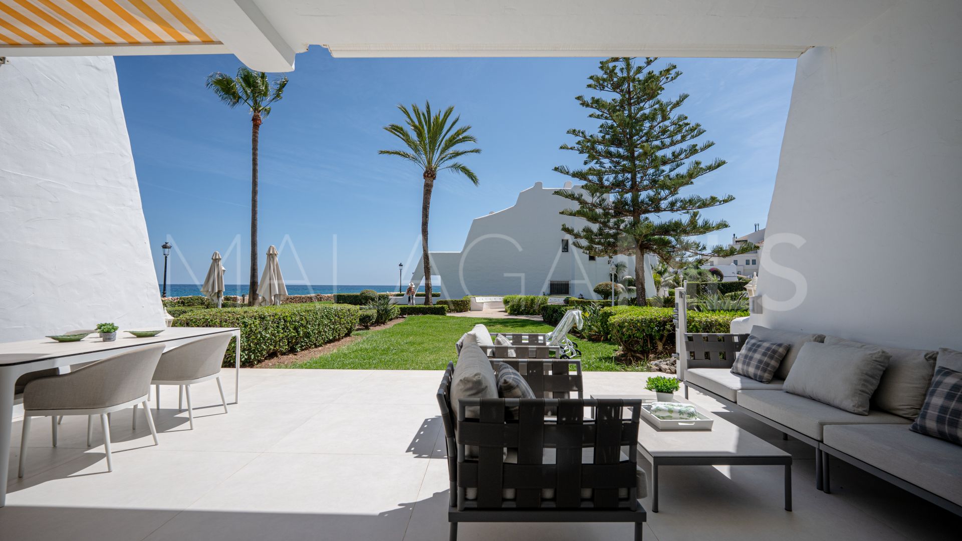 Maison de ville for sale in Beach Side Golden Mile