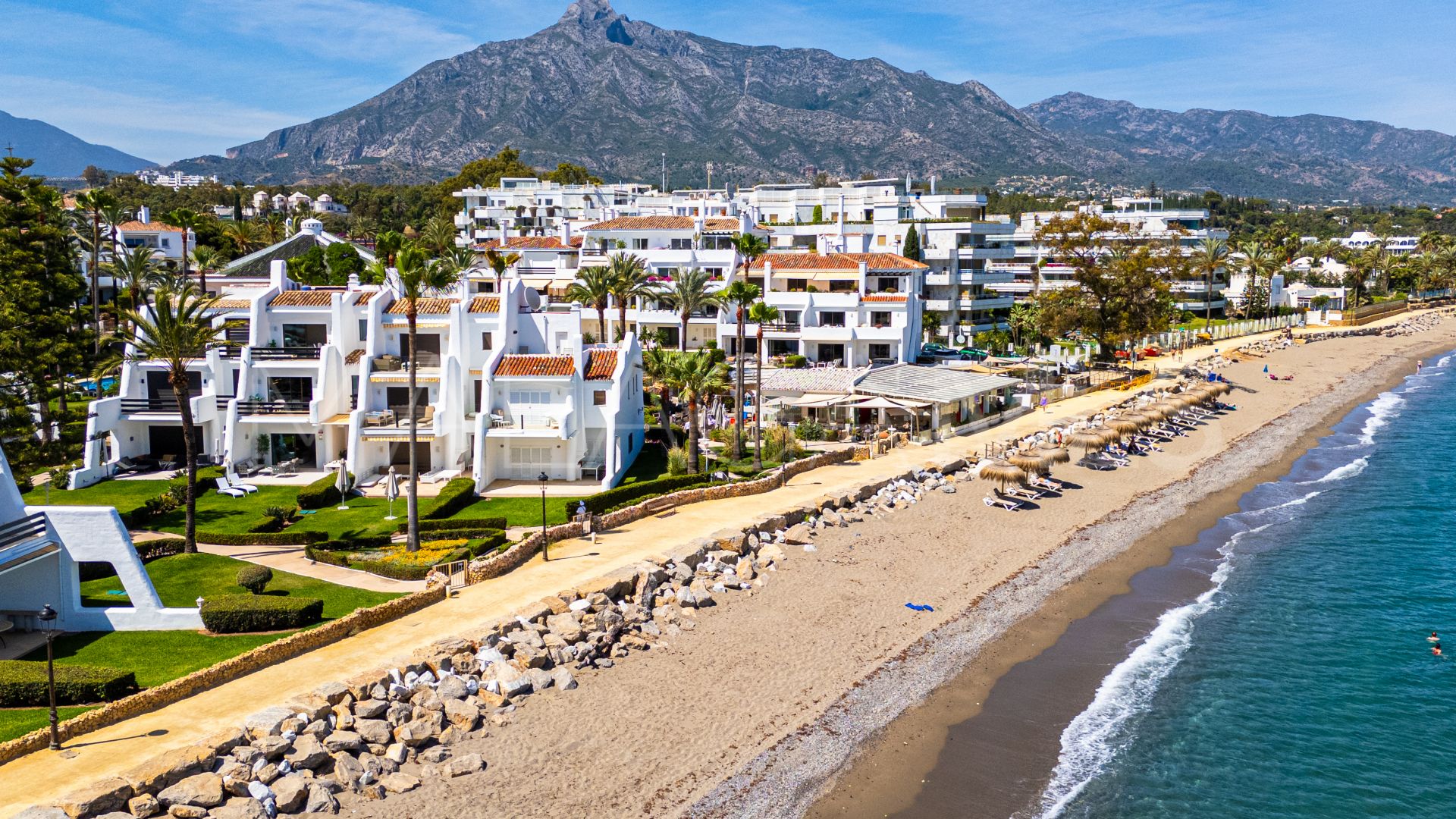 Maison de ville for sale in Beach Side Golden Mile