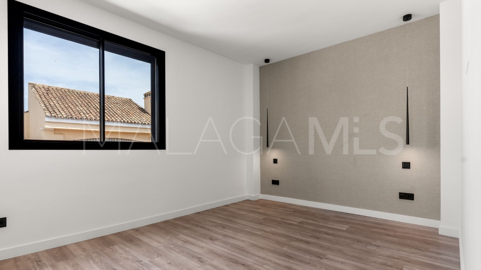 Villa for sale in Estepona