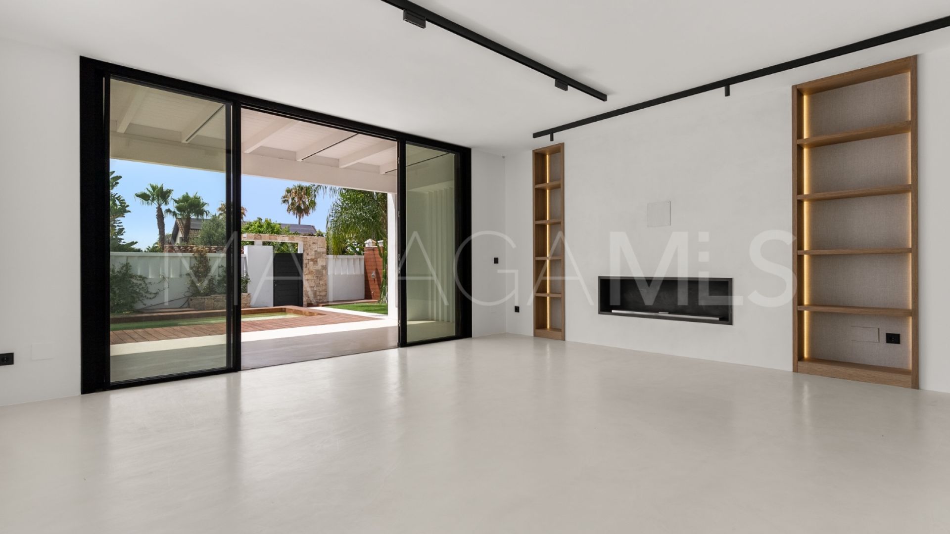 Villa for sale in Estepona