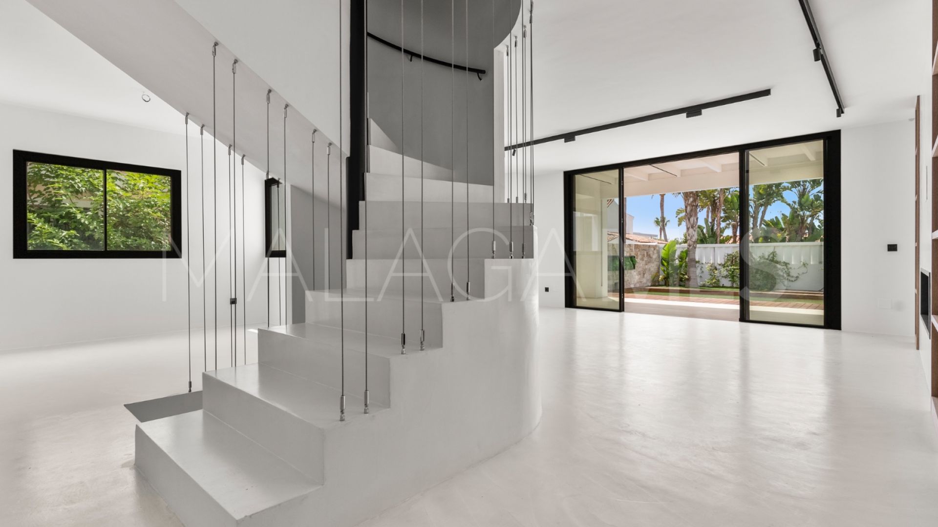 Villa for sale in Estepona
