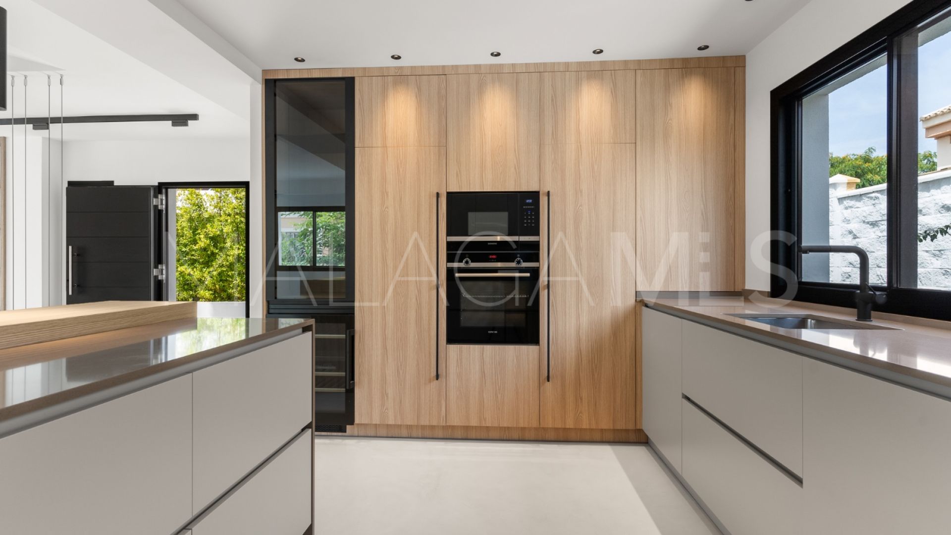 Villa for sale in Estepona