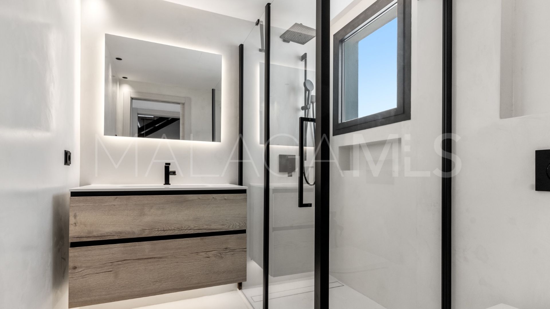 Villa for sale in Estepona