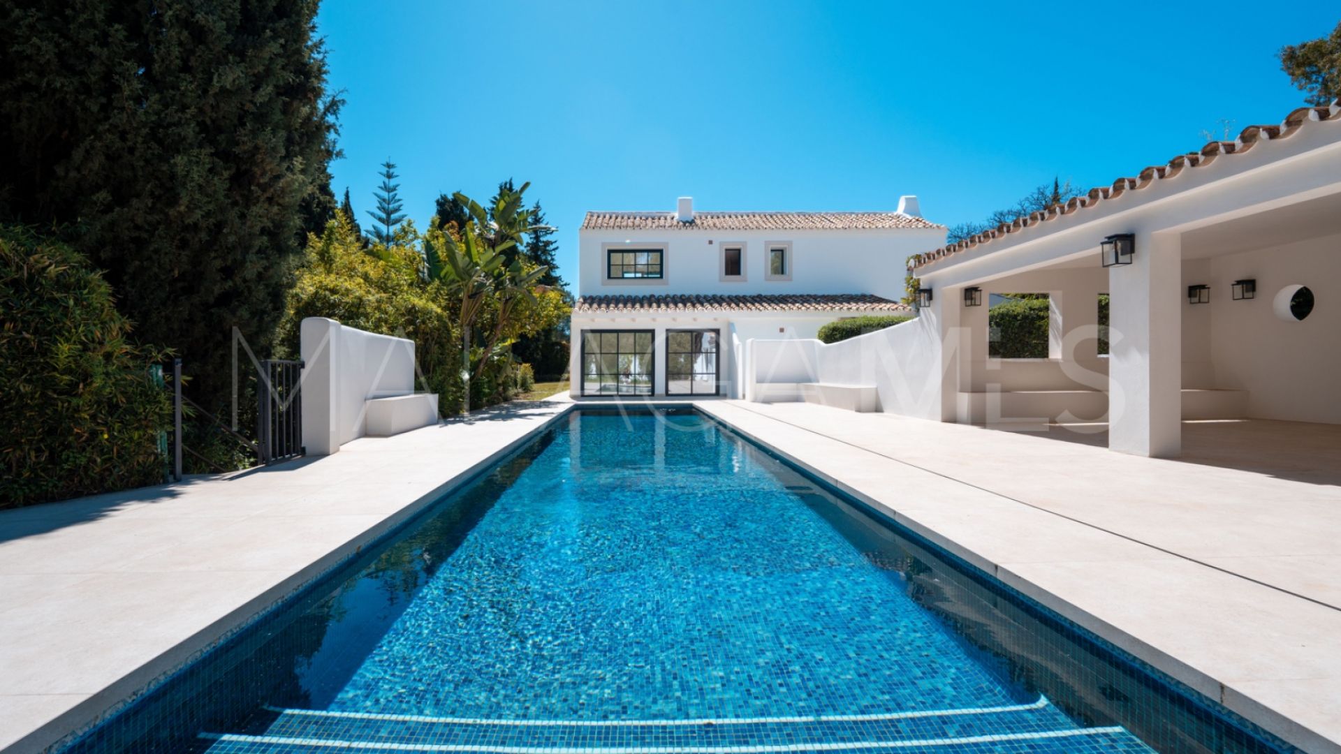 Villa for sale in Benahavis