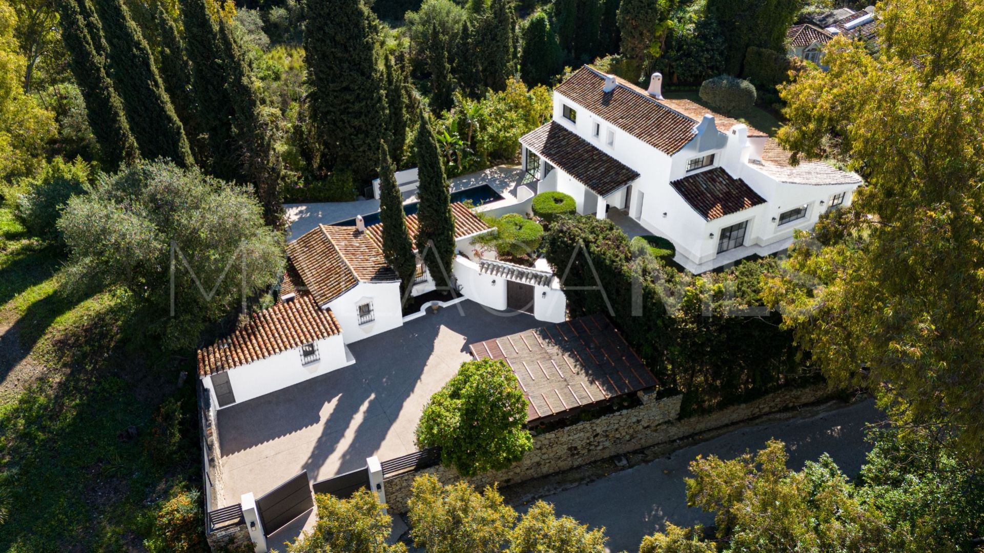 Villa for sale in Benahavis