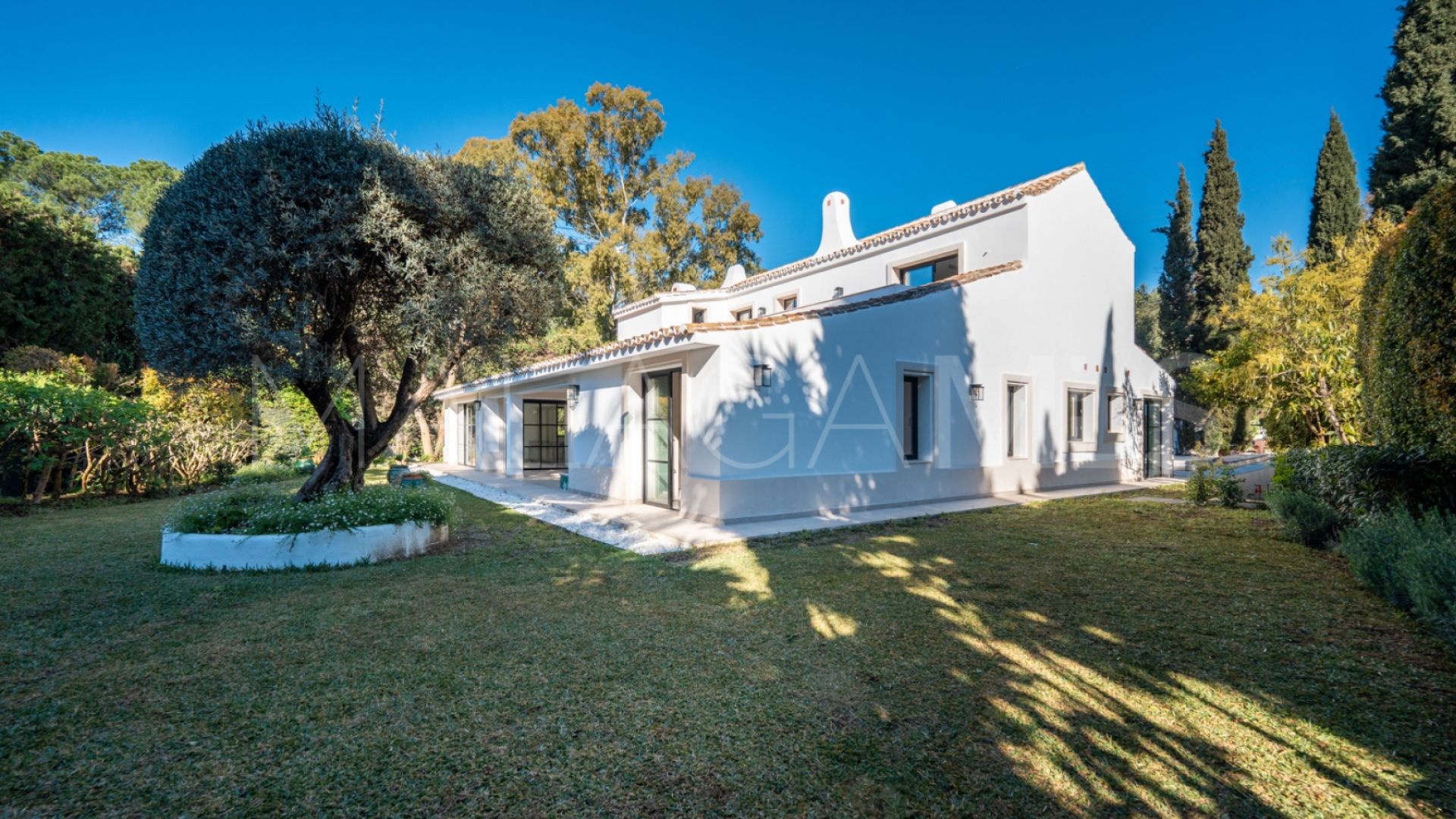Villa for sale in Benahavis