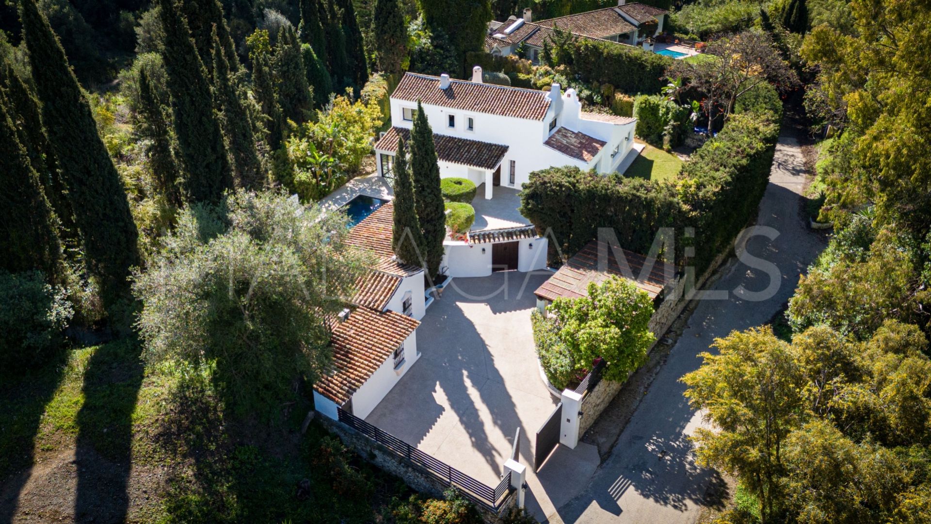 Villa for sale in Benahavis