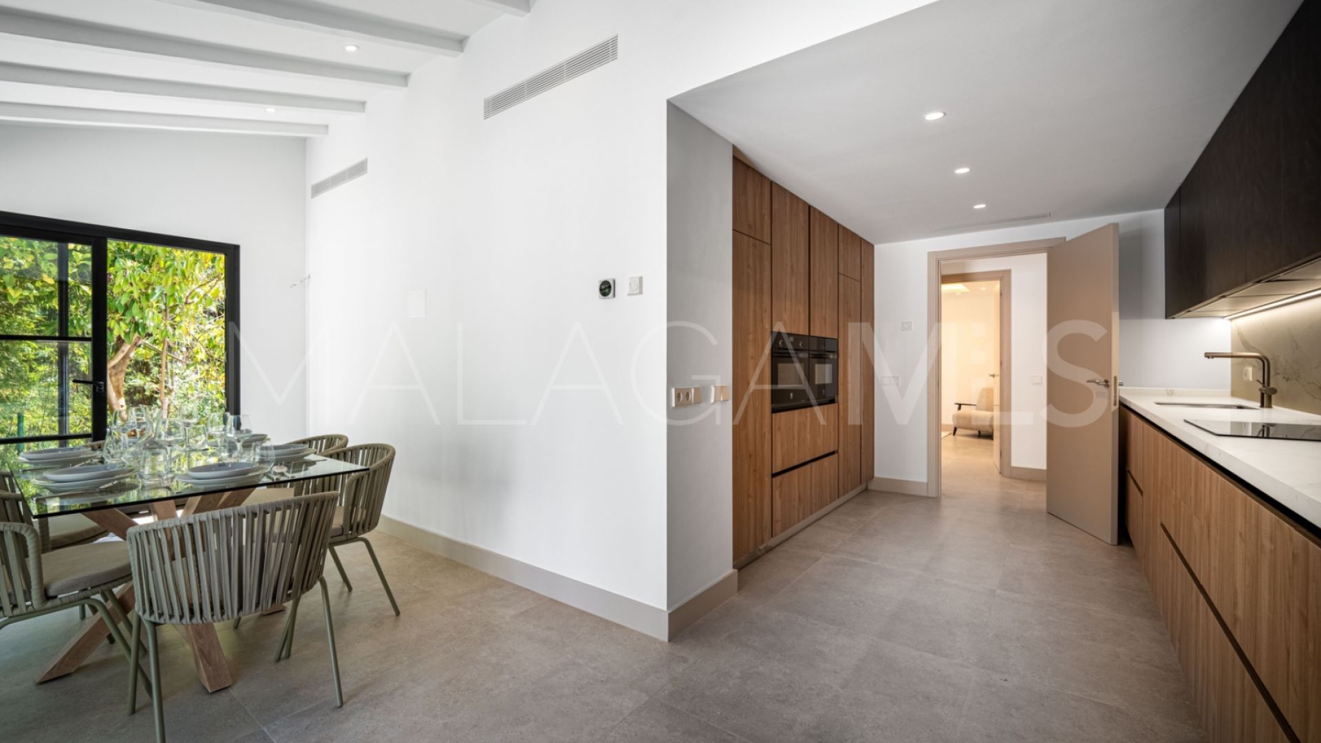 Villa for sale in Benahavis