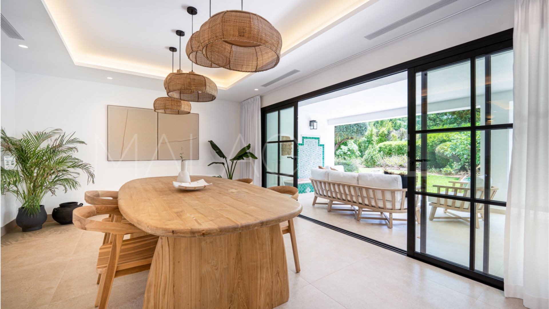 Villa for sale in Benahavis