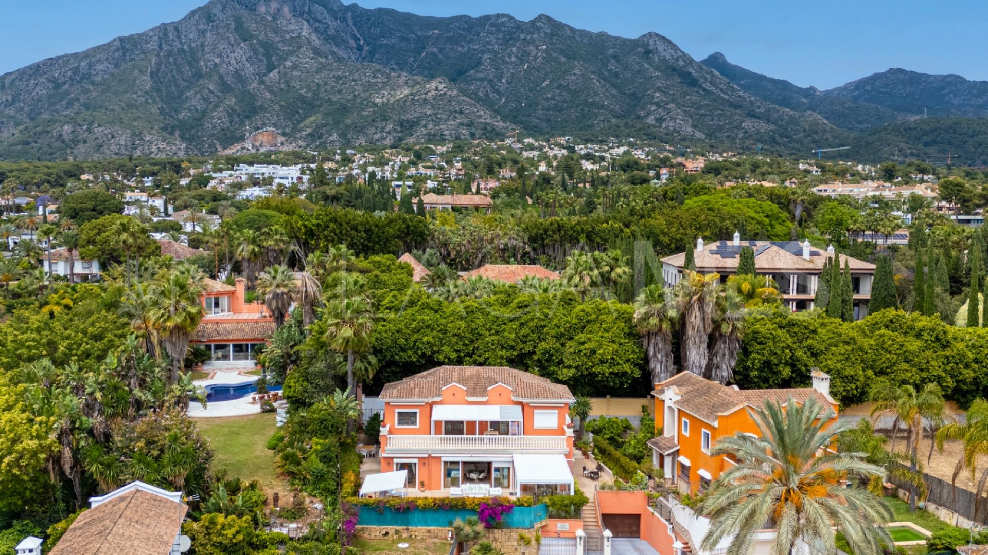 Villa for sale in Nagüeles