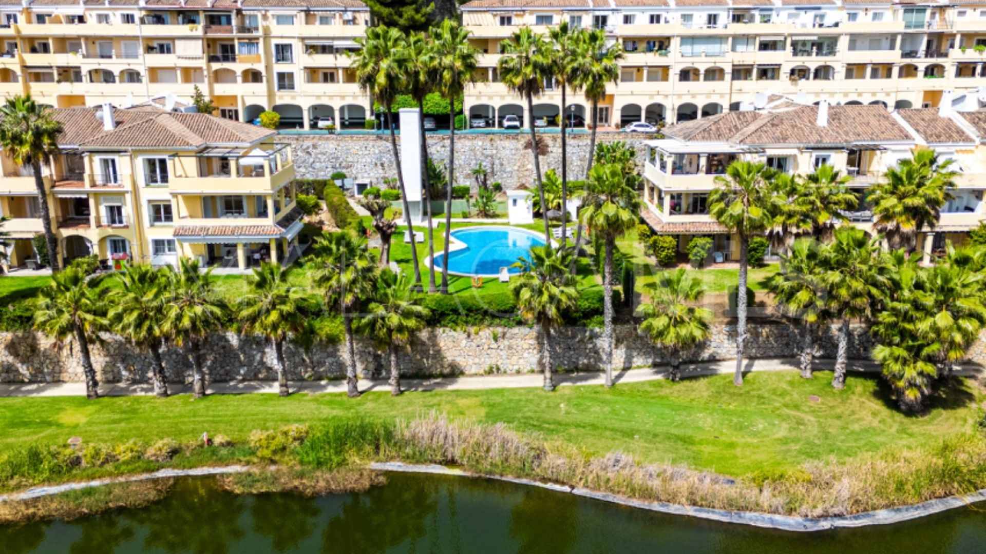For sale Los Arcos (La Quinta) apartment with 2 bedrooms
