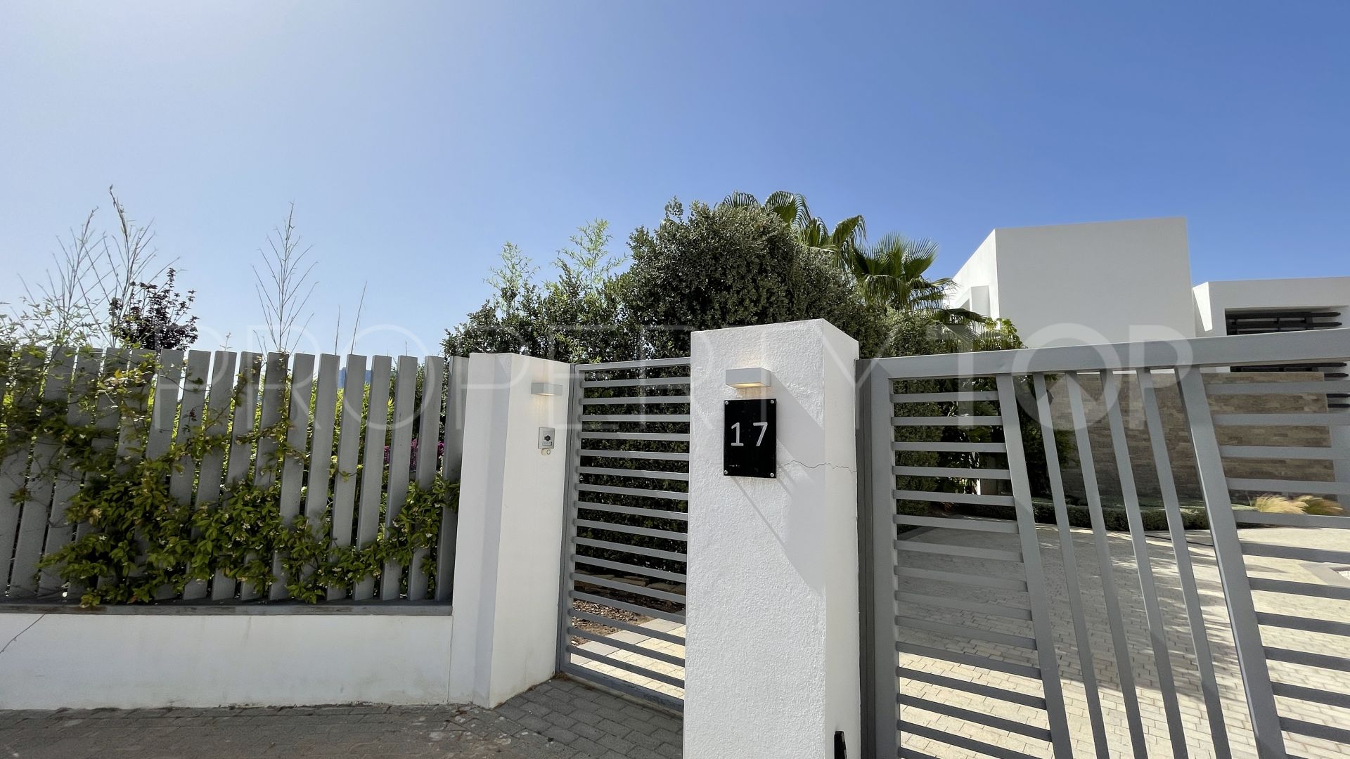 Villa con 4 dormitorios en venta en Los Monteros