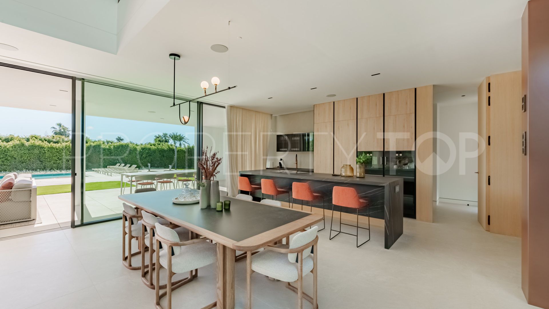 5 bedrooms villa in Coral Beach for sale