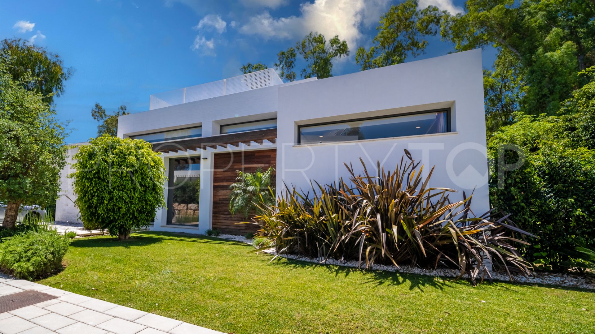 Buy villa in Arboleda with 4 bedrooms