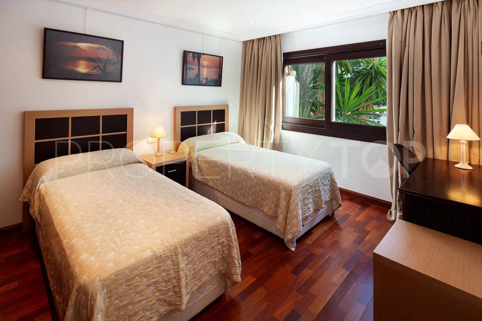 Villa en venta de 8 dormitorios en Paraiso Barronal