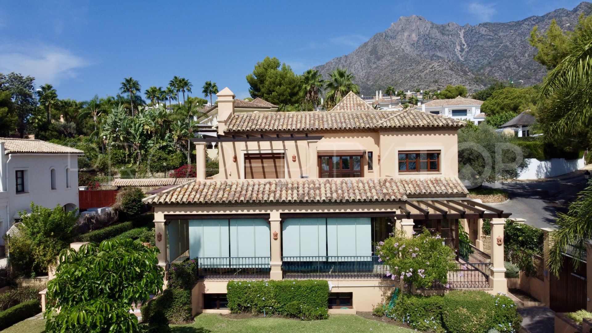 Comprar villa en Balcones de Sierra Blanca de 4 dormitorios