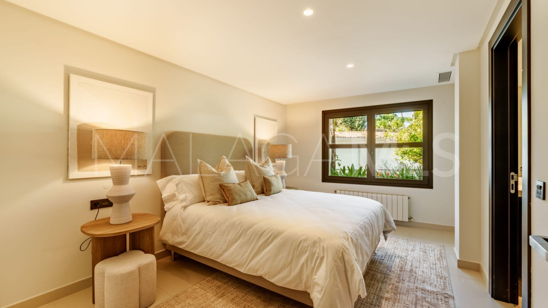 Villa a la venta in La Cerquilla with 5 bedrooms