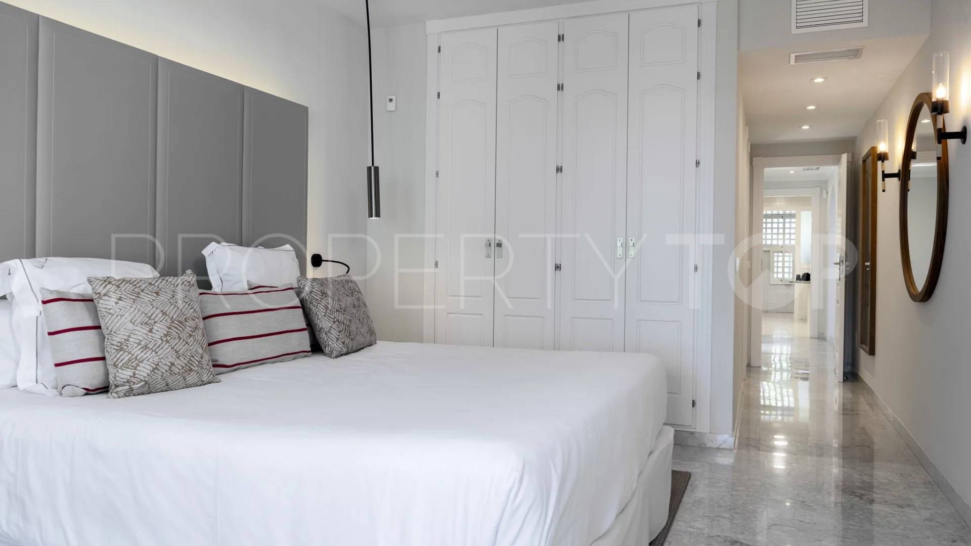 For sale 4 bedrooms duplex penthouse in Puente Romano