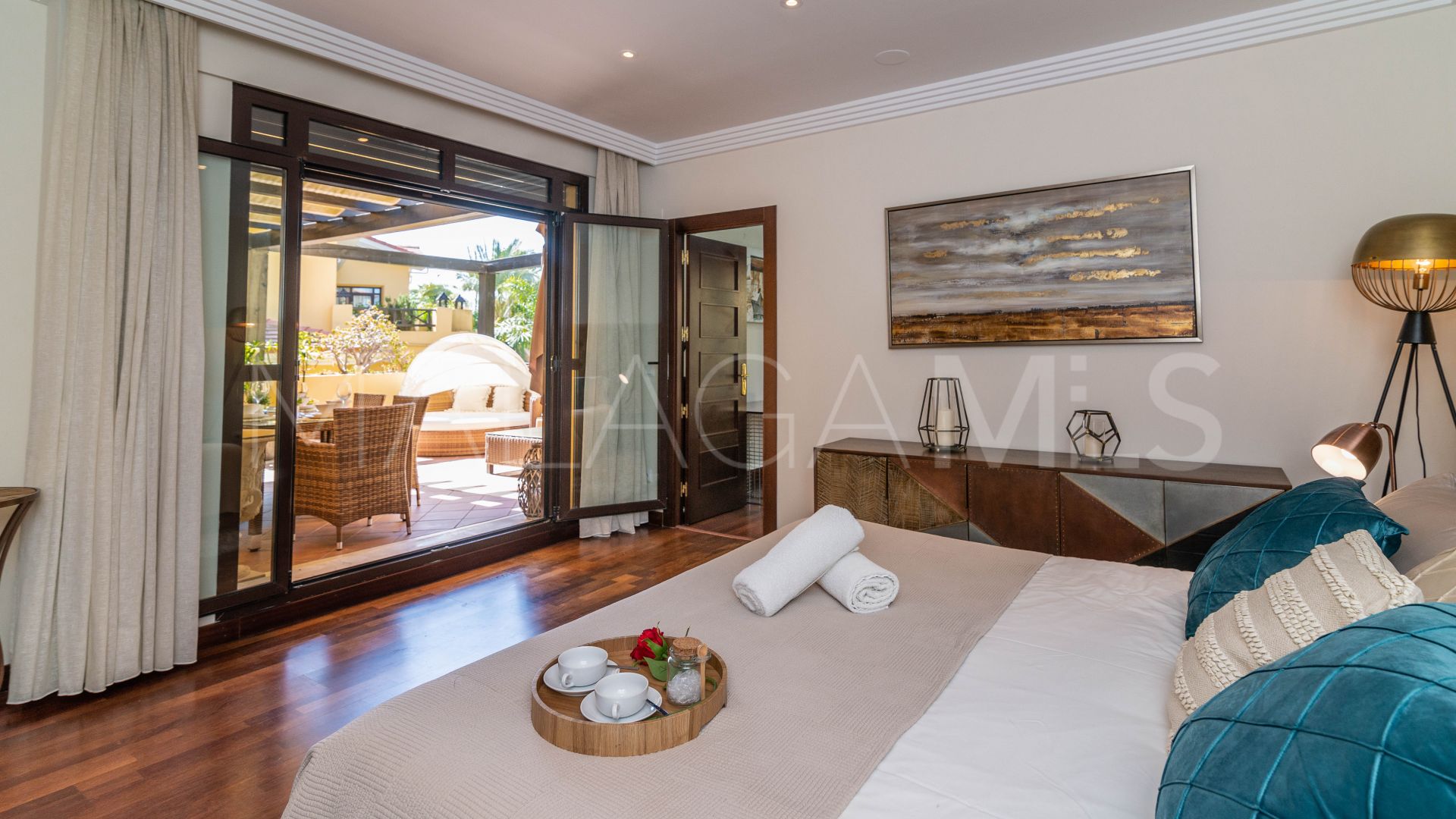 For sale apartment with 2 bedrooms in Bahia de Banus
