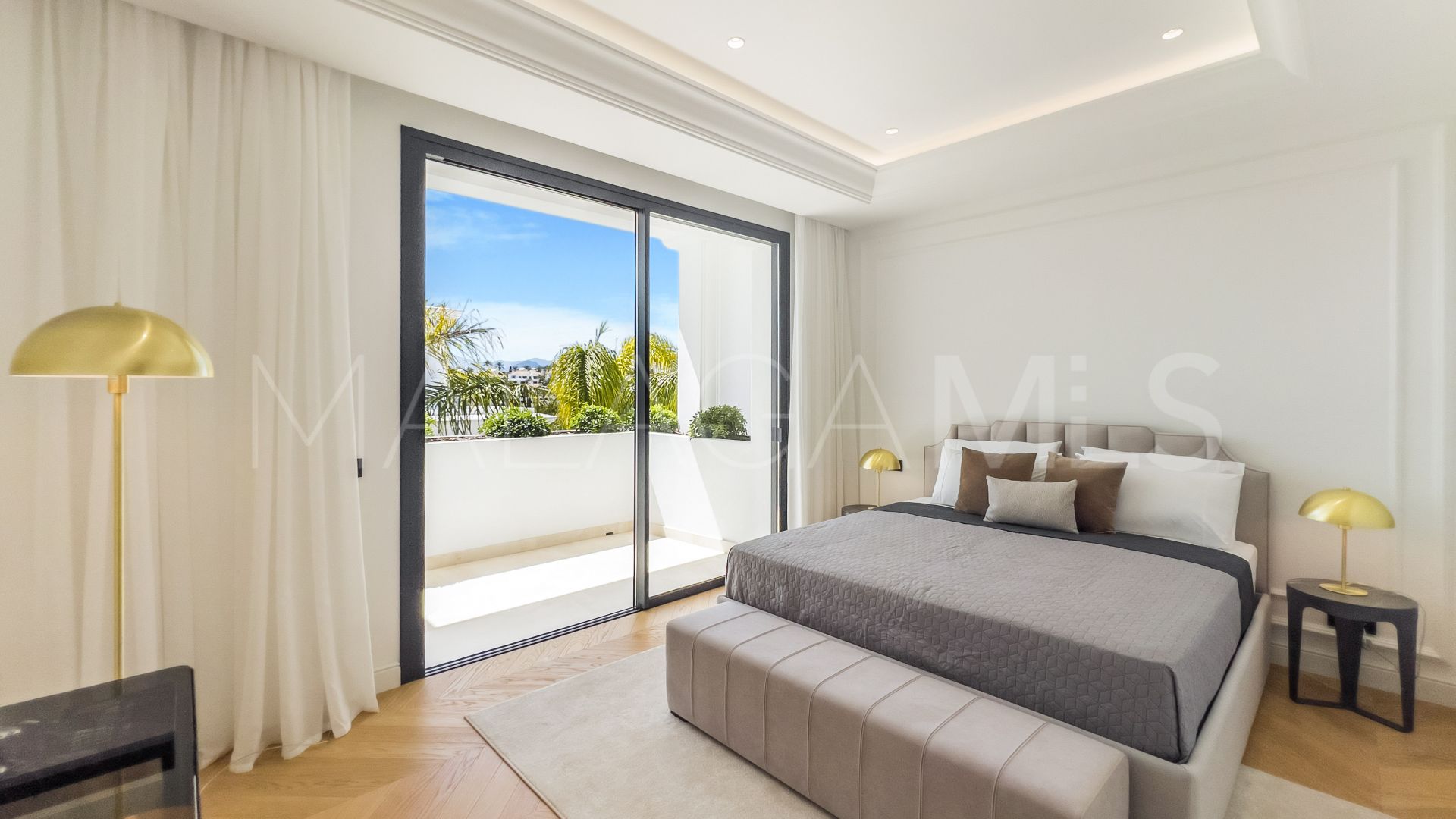 Se vende casa with 6 bedrooms in Las Lomas de Marbella