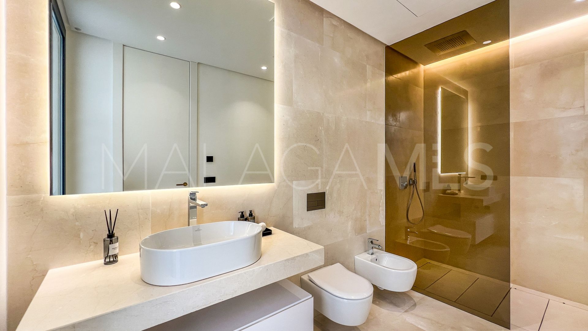 Se vende casa with 6 bedrooms in Las Lomas de Marbella