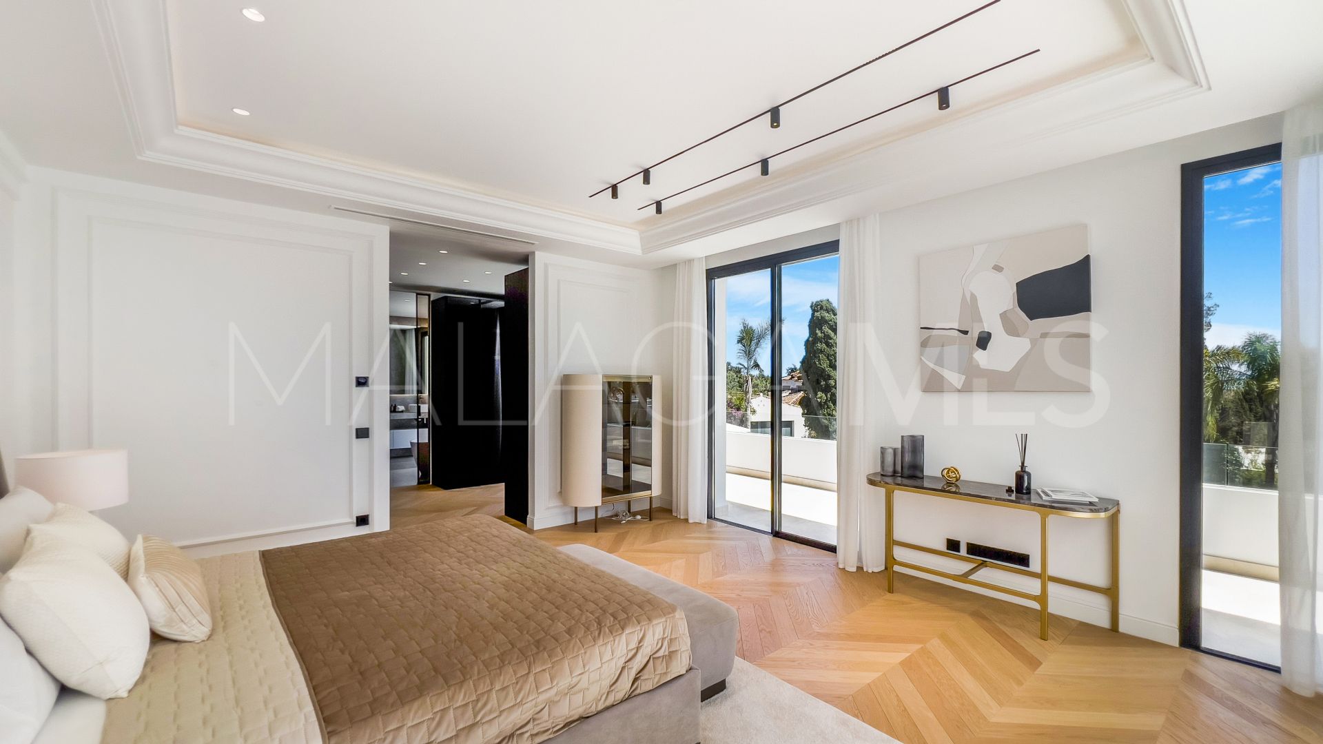 Se vende casa with 6 bedrooms in Las Lomas de Marbella