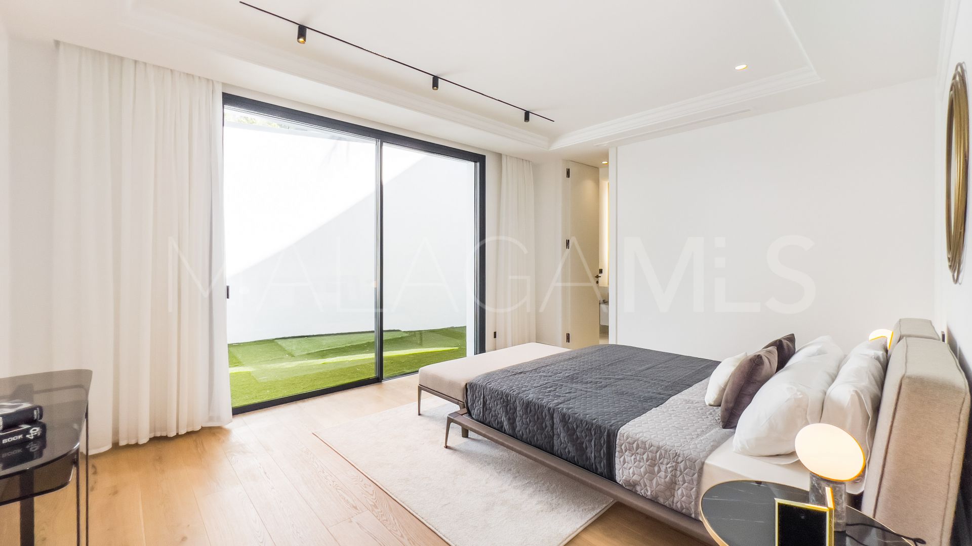 Se vende casa with 6 bedrooms in Las Lomas de Marbella