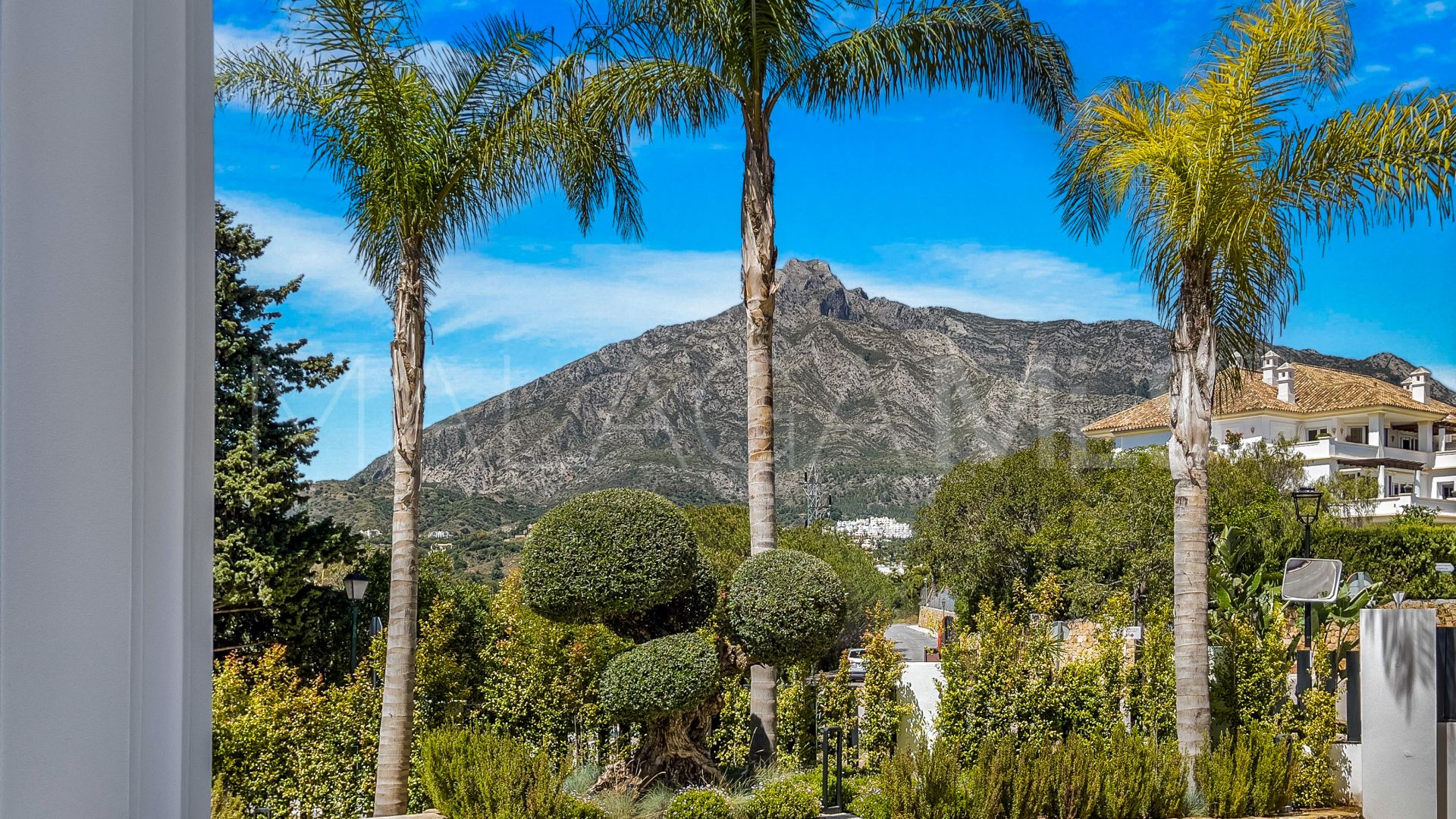 Se vende casa with 6 bedrooms in Las Lomas de Marbella