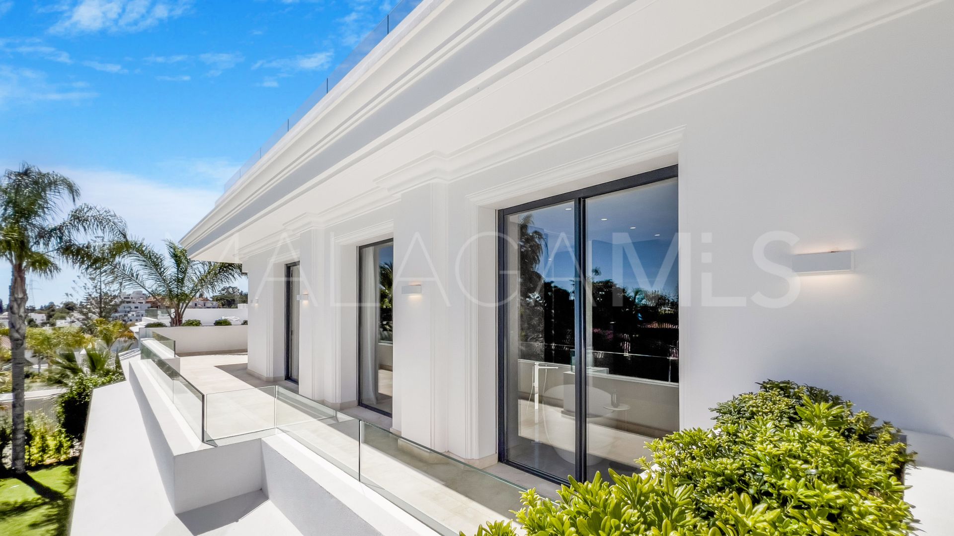 Se vende casa with 6 bedrooms in Las Lomas de Marbella