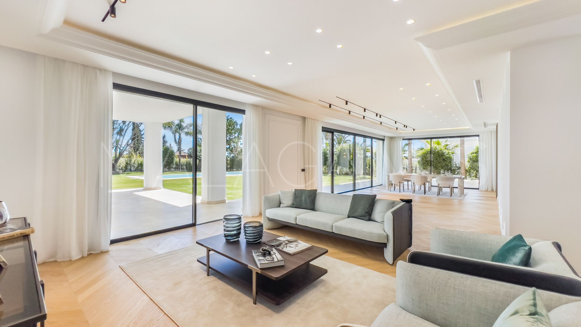 Se vende casa with 6 bedrooms in Las Lomas de Marbella