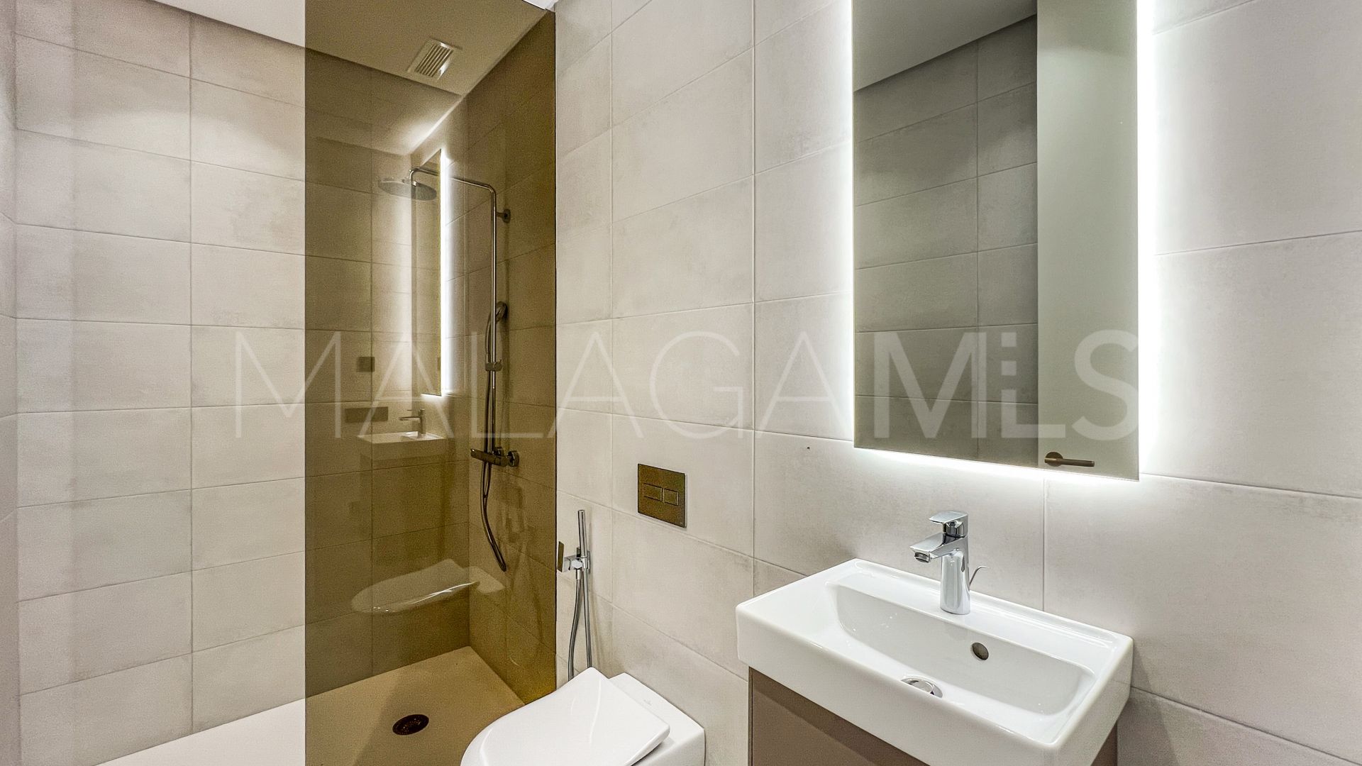 Se vende casa with 6 bedrooms in Las Lomas de Marbella