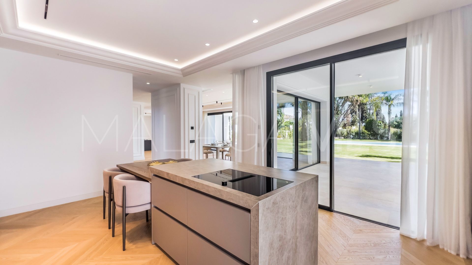 Se vende casa with 6 bedrooms in Las Lomas de Marbella