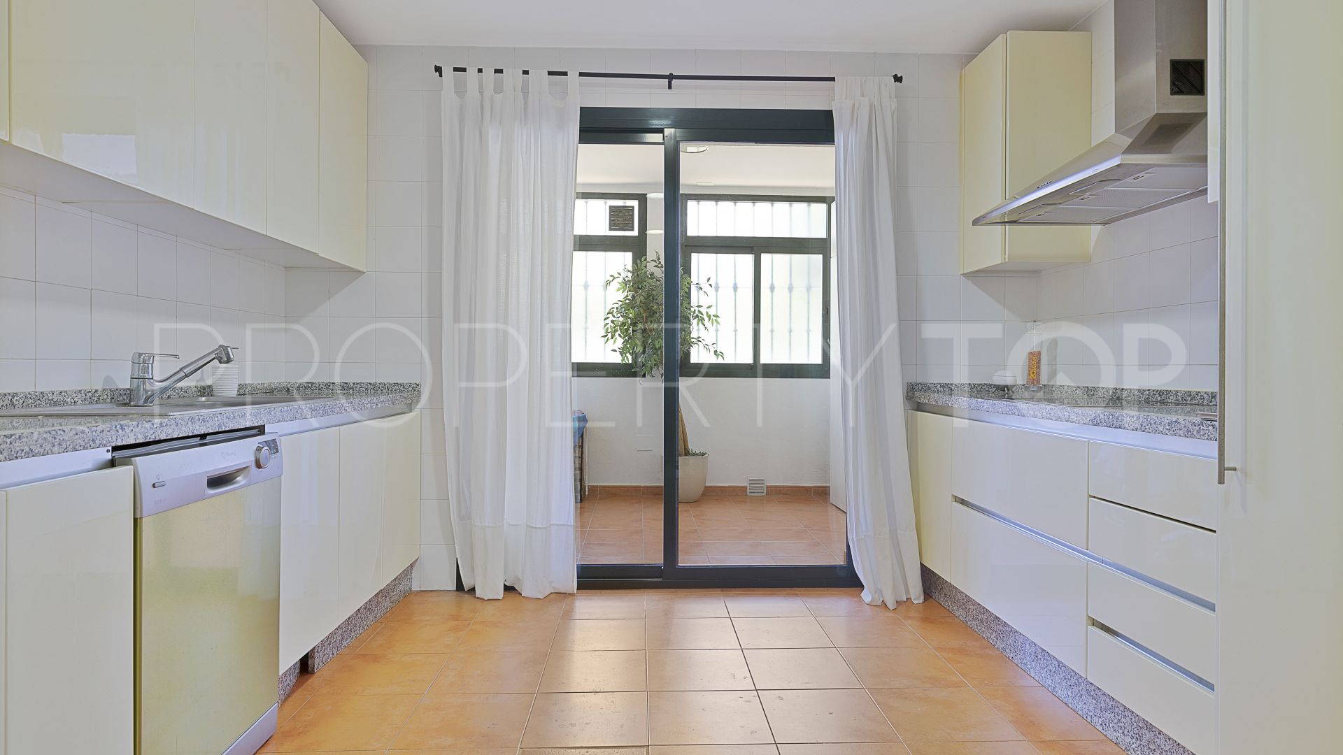 Apartment for sale in San Pedro de Alcantara with 3 bedrooms