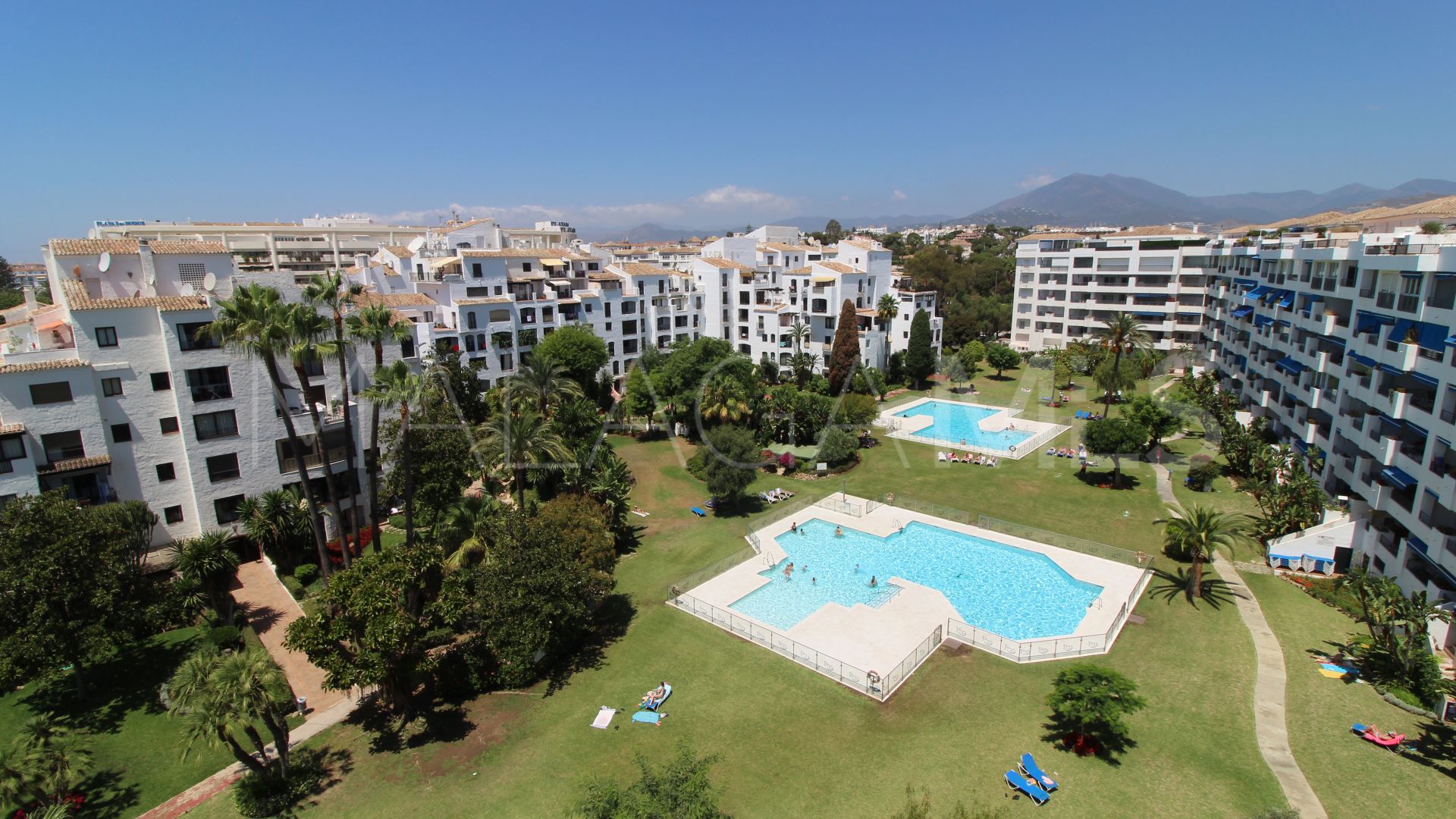 Duplex penthouse for sale in Terrazas de Banus