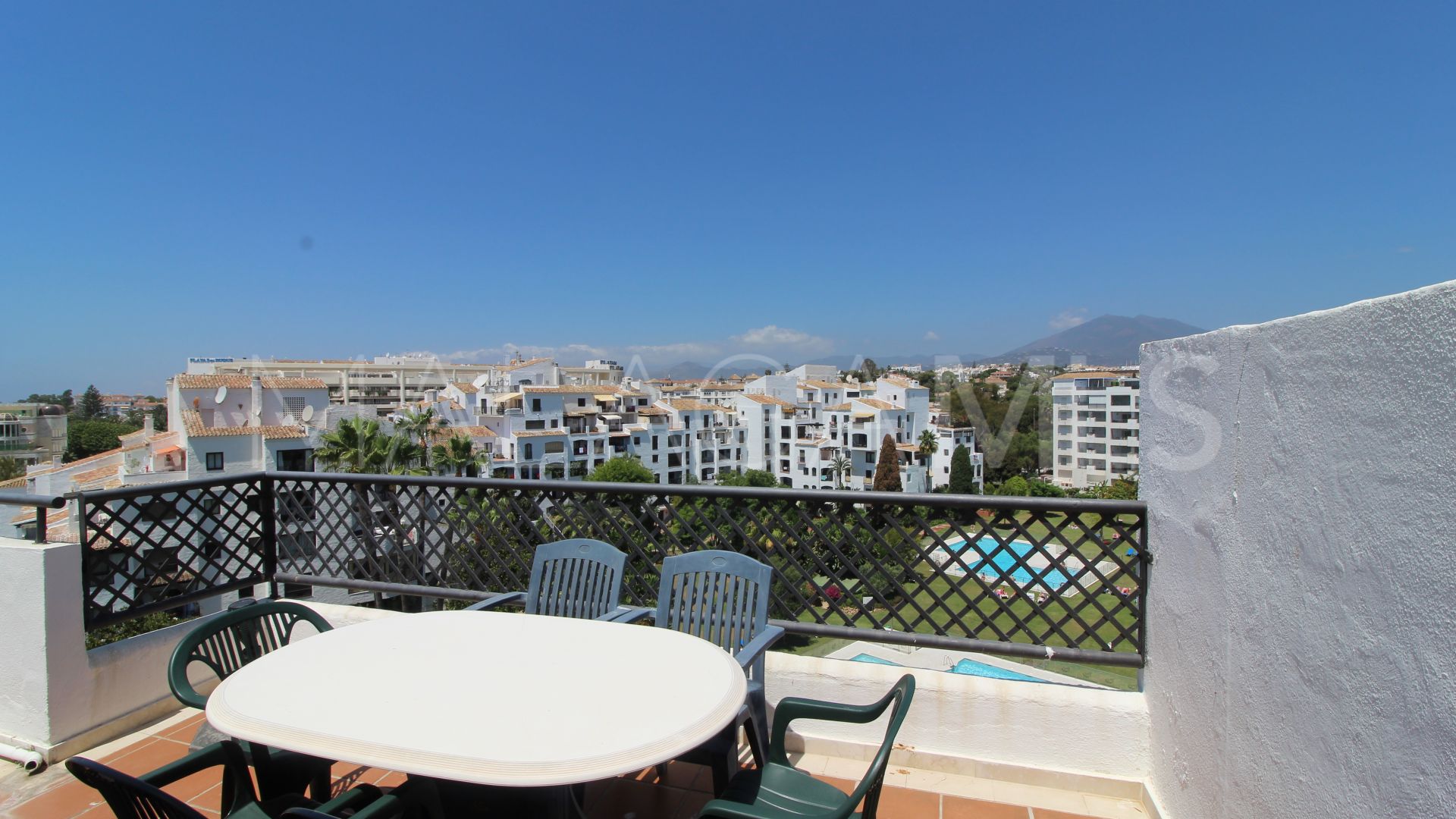 Zweistöckiges penthouse for sale in Terrazas de Banus