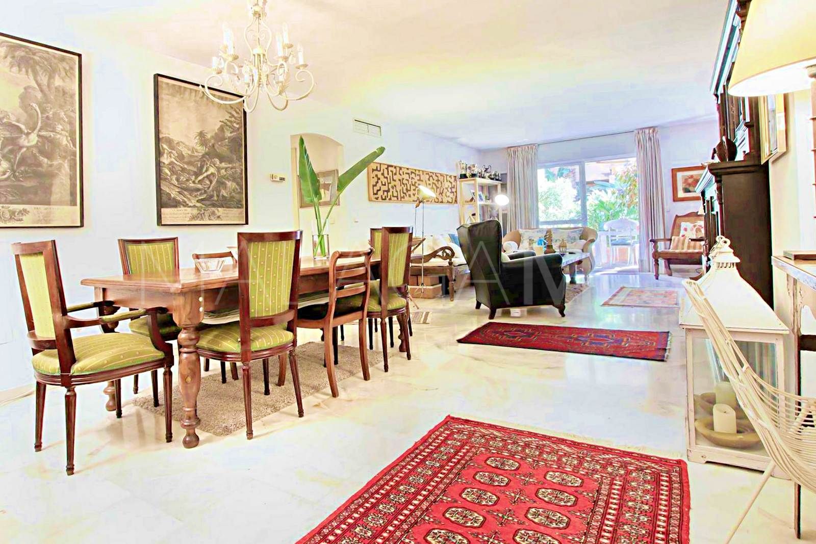 Markplanslägenhet for sale in Jardines de las Lomas
