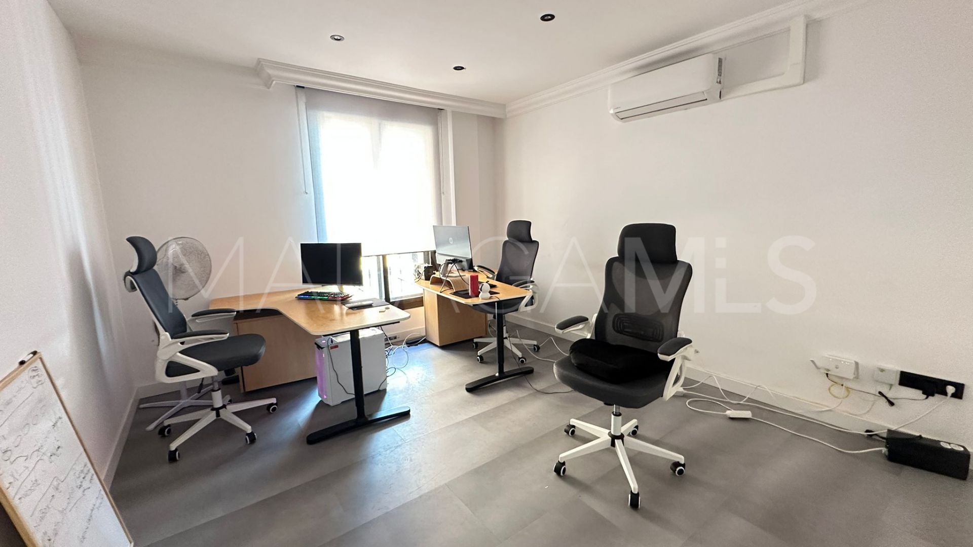 Bureaux for sale in Beach Side New Golden Mile