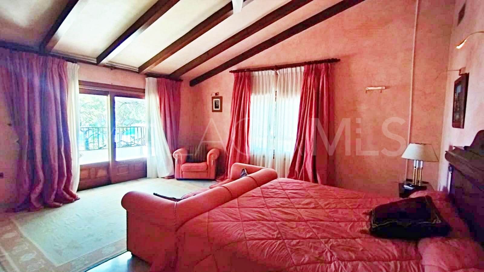 For sale villa in Marbella East