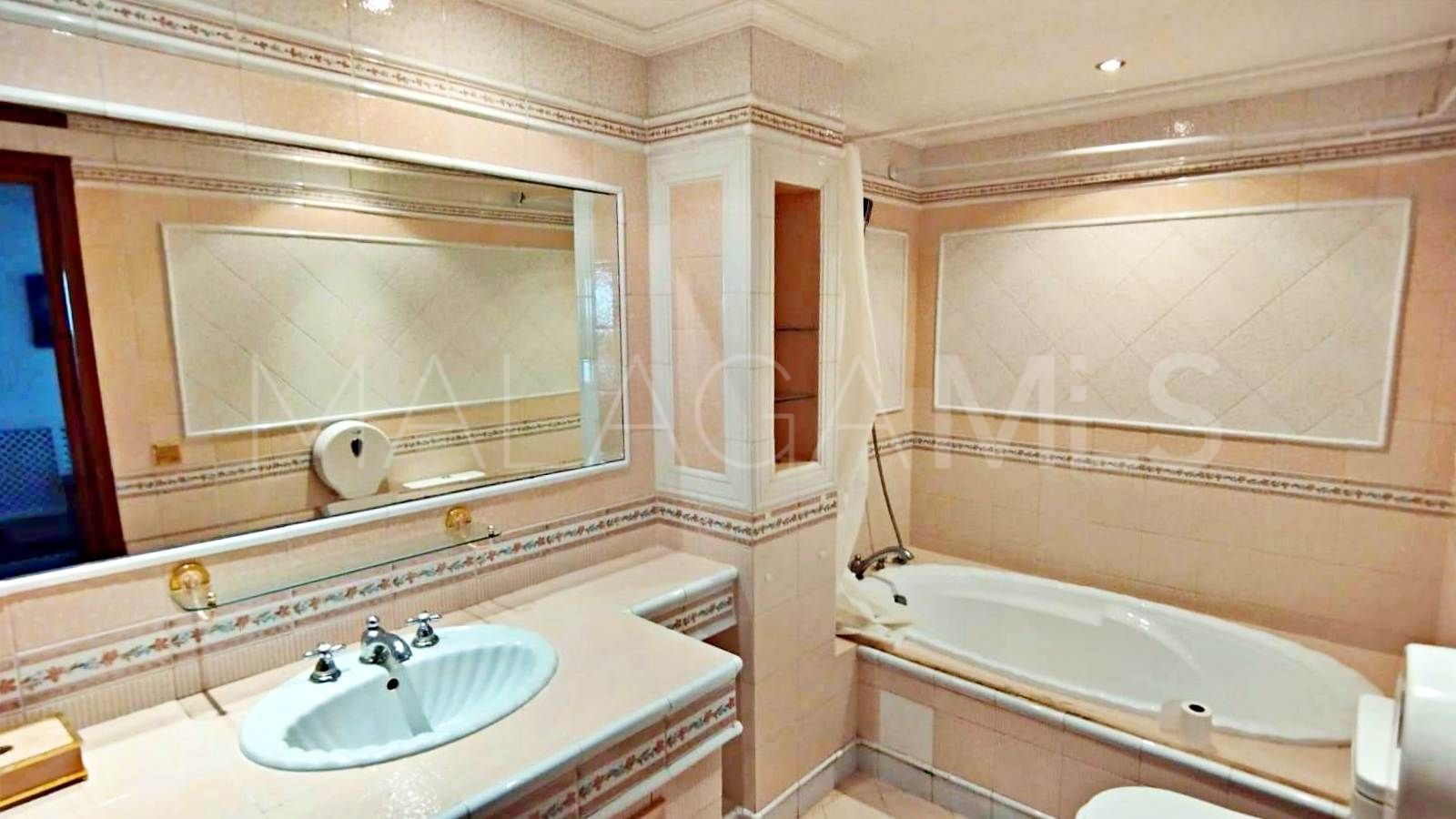For sale villa in Marbella East
