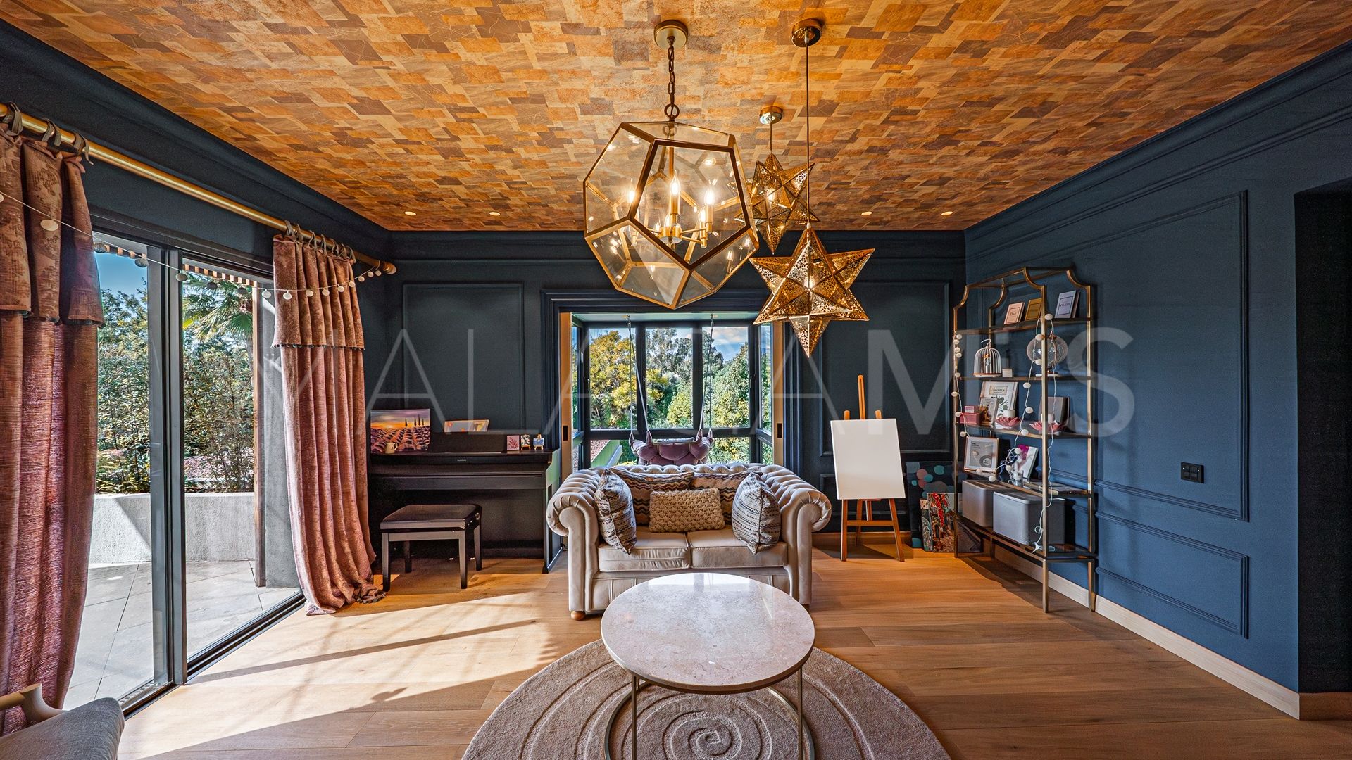 Herrenhaus for sale in Guadalmina Baja