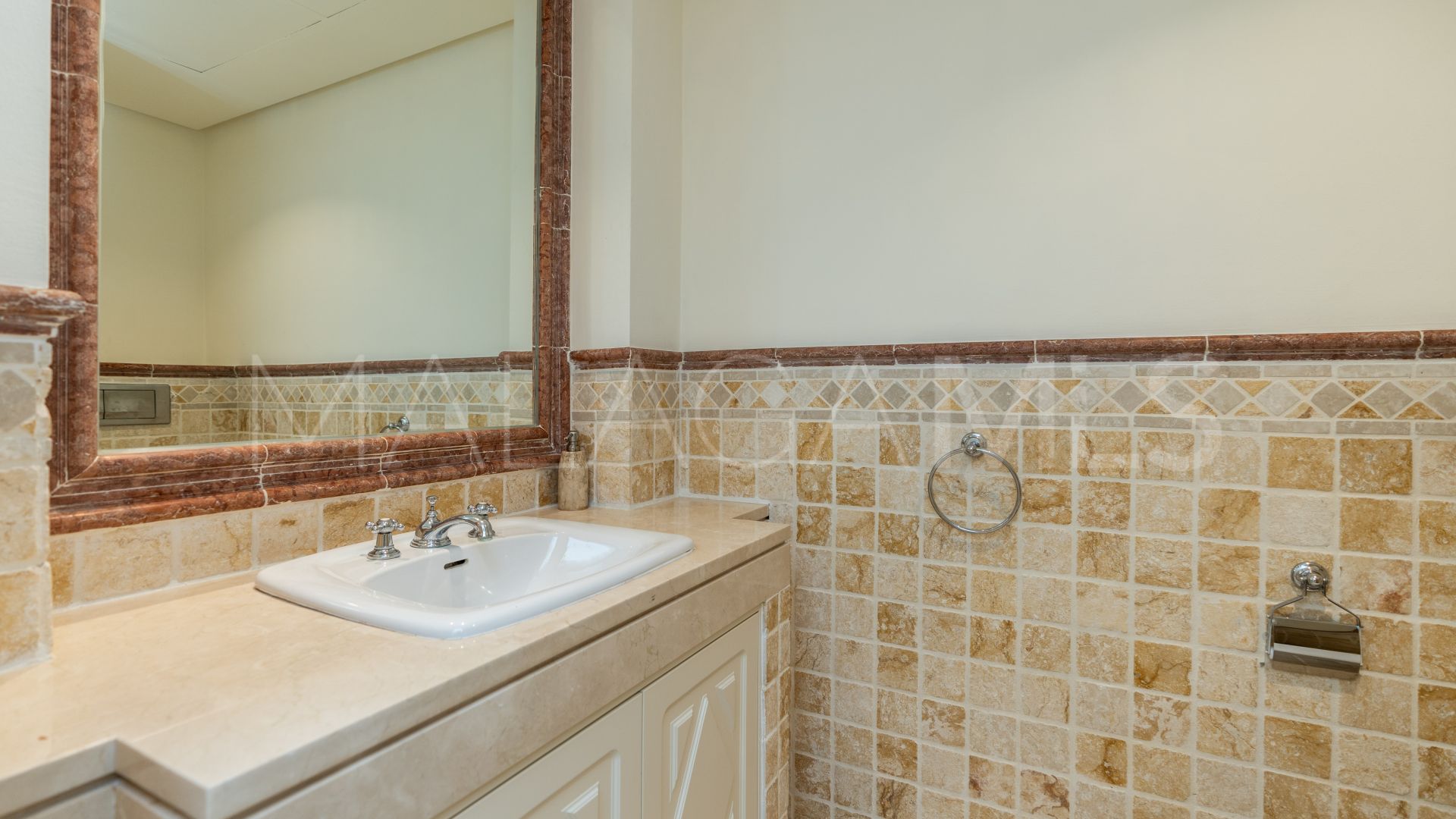 3 bedrooms ground floor apartment for sale in Aloha Park