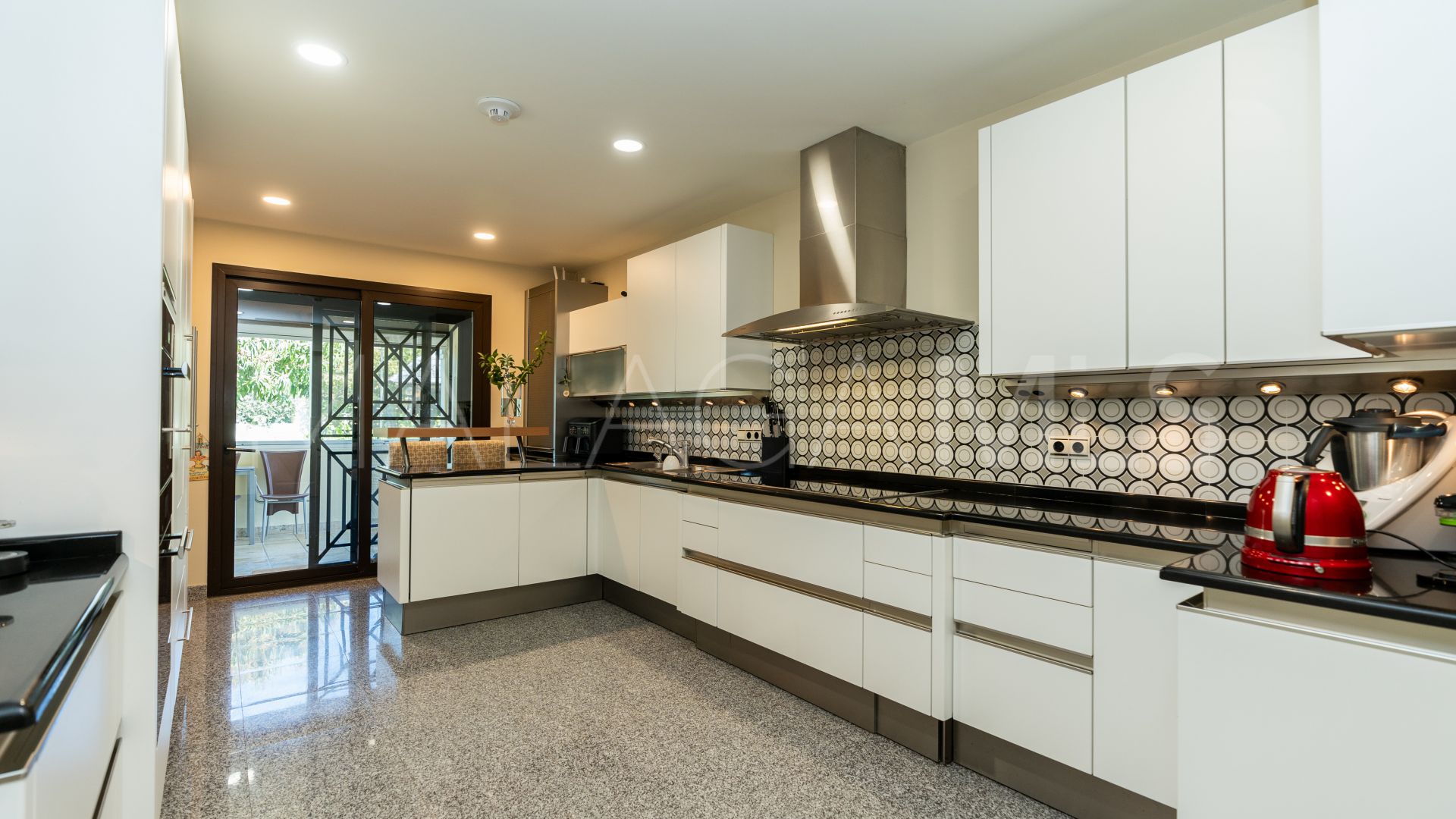 3 bedrooms ground floor apartment for sale in Aloha Park